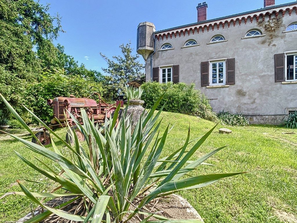 RARE À 69460 SAINT-ÉTIENNE-DES-OULLIÈRES ! Propriété XIXème - 167 M2 sur ss-sol complet - 4 CH  - Terrain de 1230 M2 Saint-Étienne-des-Oullières 69460