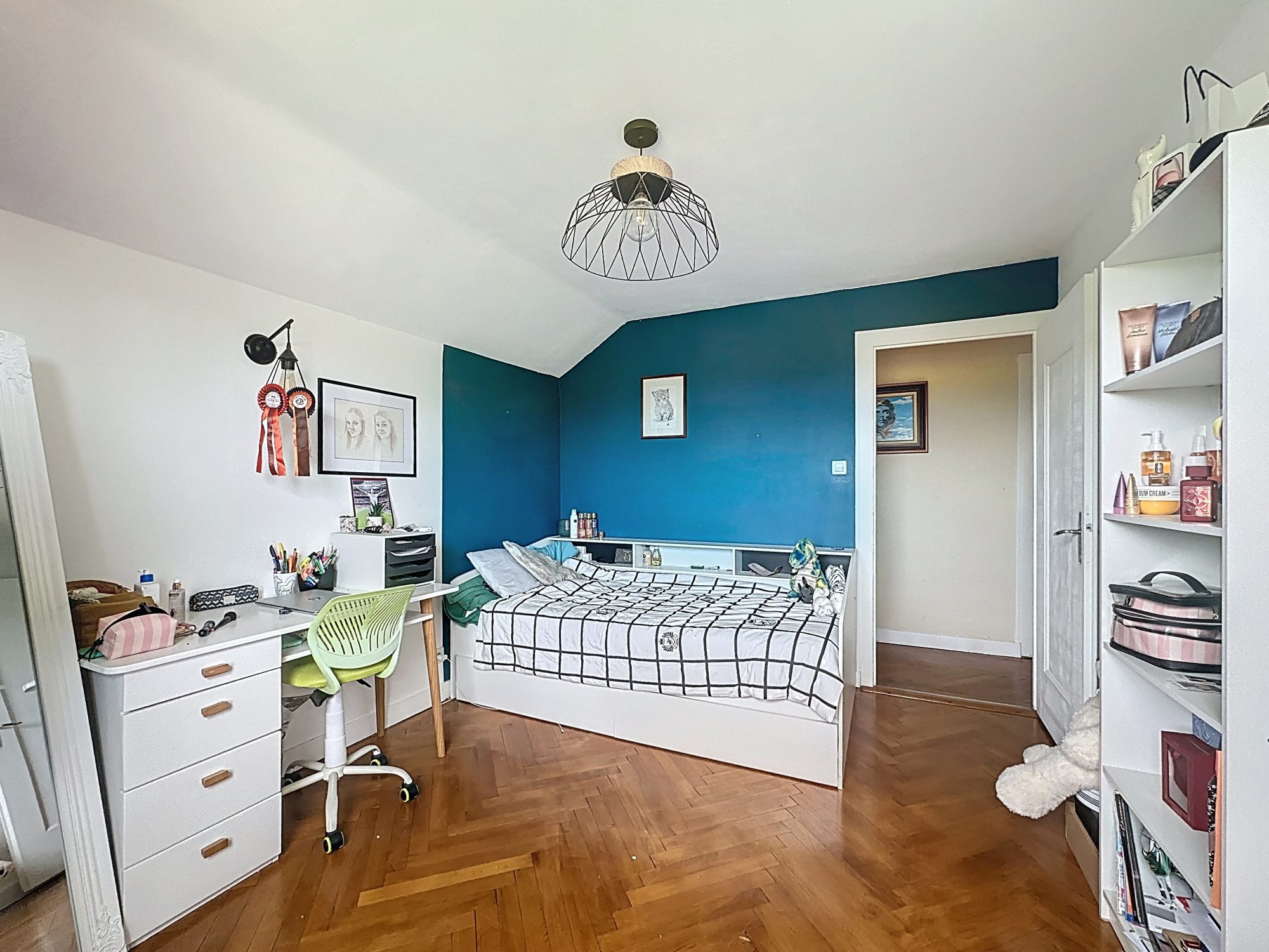 Maison sur terrain constructible, située à Divonne Divonne-les-Bains 01220