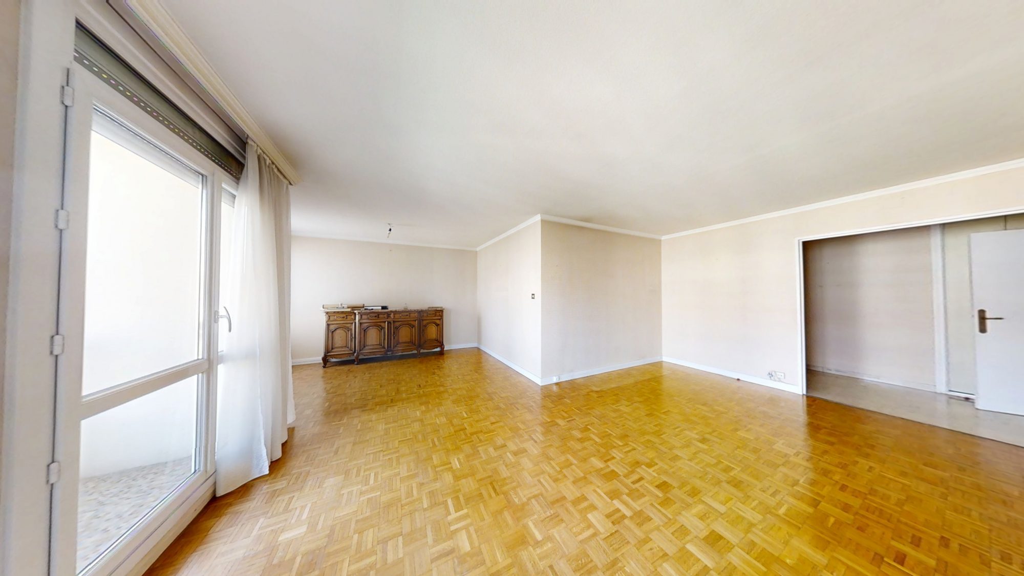 Grand T5 avec Balcon et stationnement