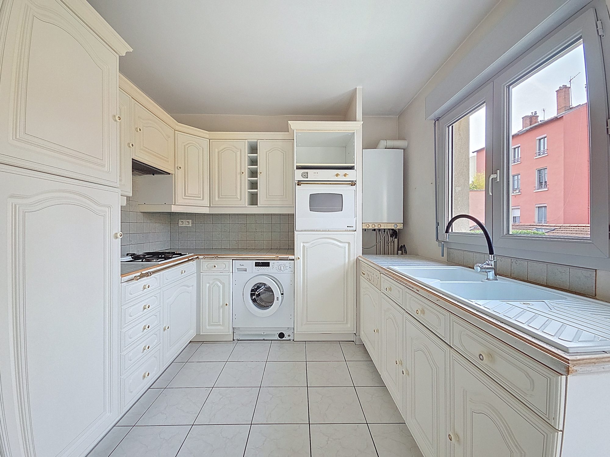 Gratte Ciel Appartement T3 de 68 m2 et Balcon de 9 m2 et Garage Villeurbanne 69100