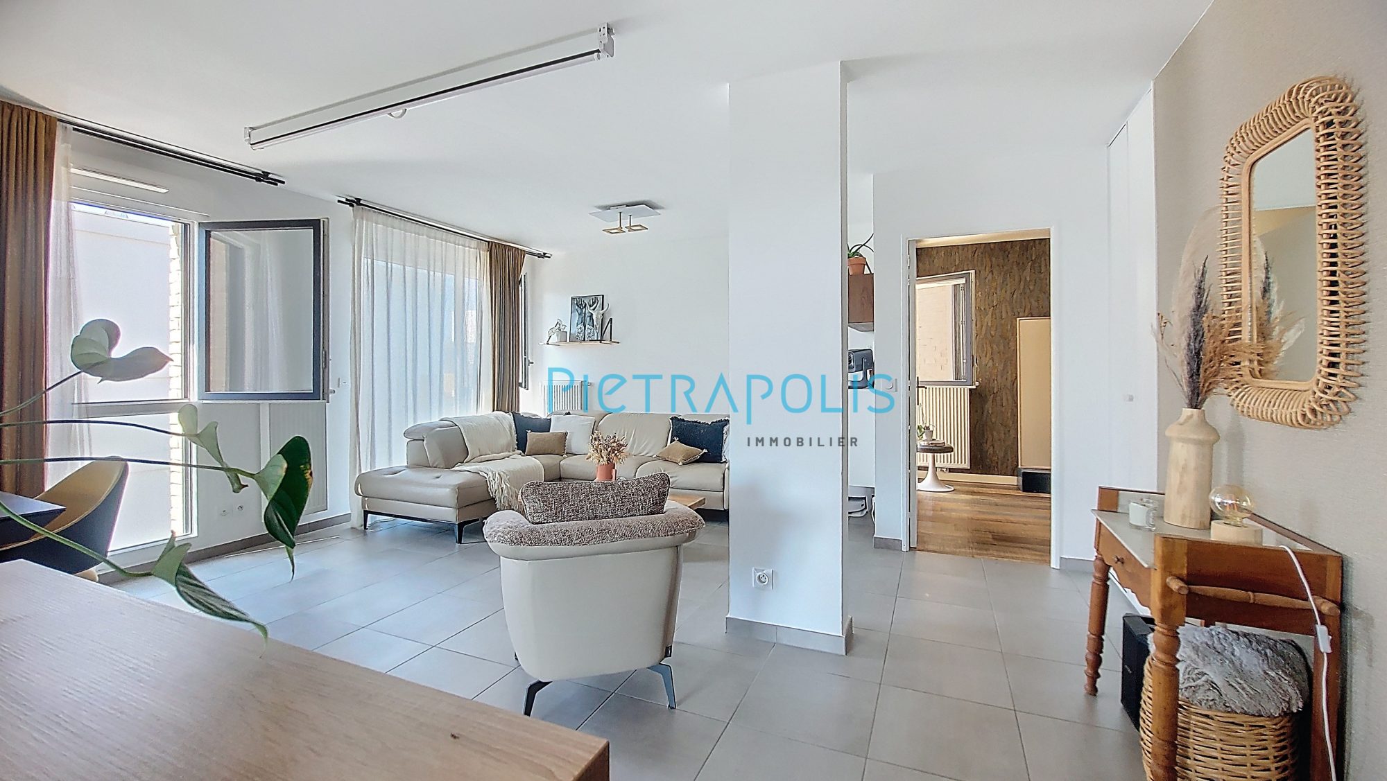 APPARTEMENT AVEC TERRASSE/PLACE DE PARKING EN SOUS SOL/ /BELLES PRESTATIONS