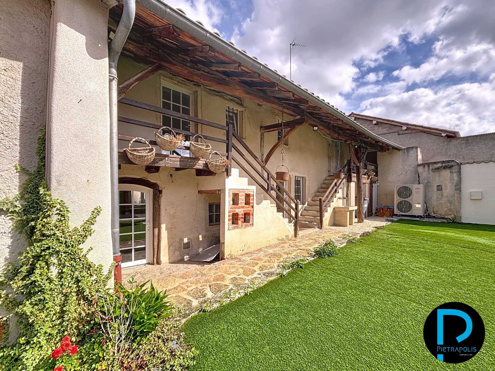 Maison  familiale de 180 m² avec jardin clos MOGNENEINS