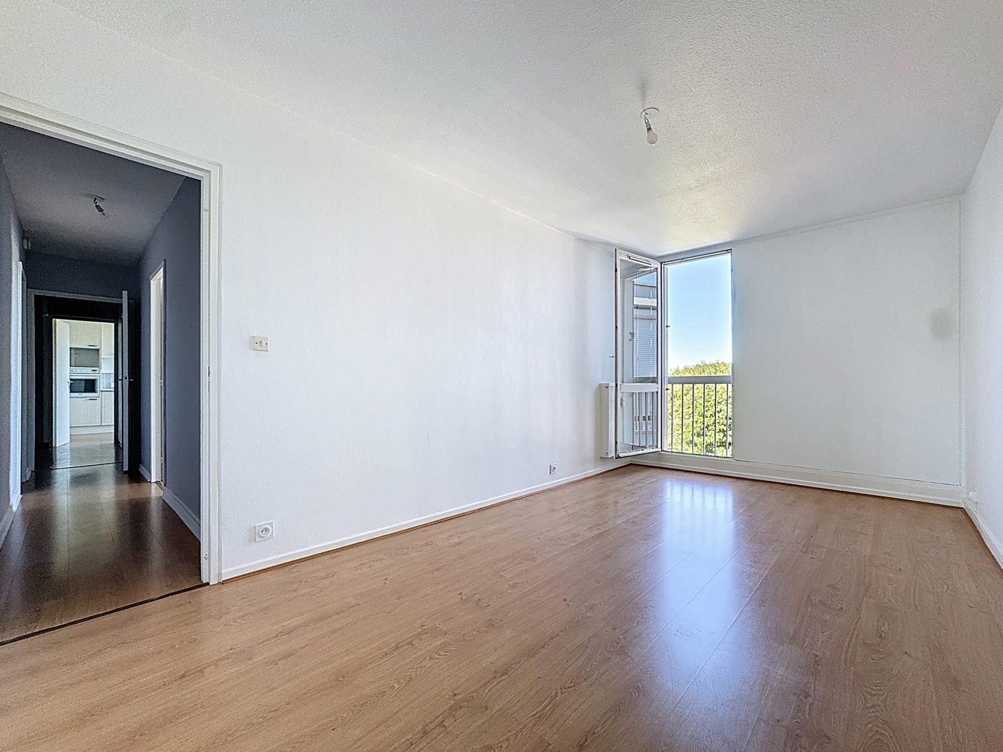 En Exclusivité, Appartement T3 de 80m2 en dernier étage + Cave + place de stationnement en supplément