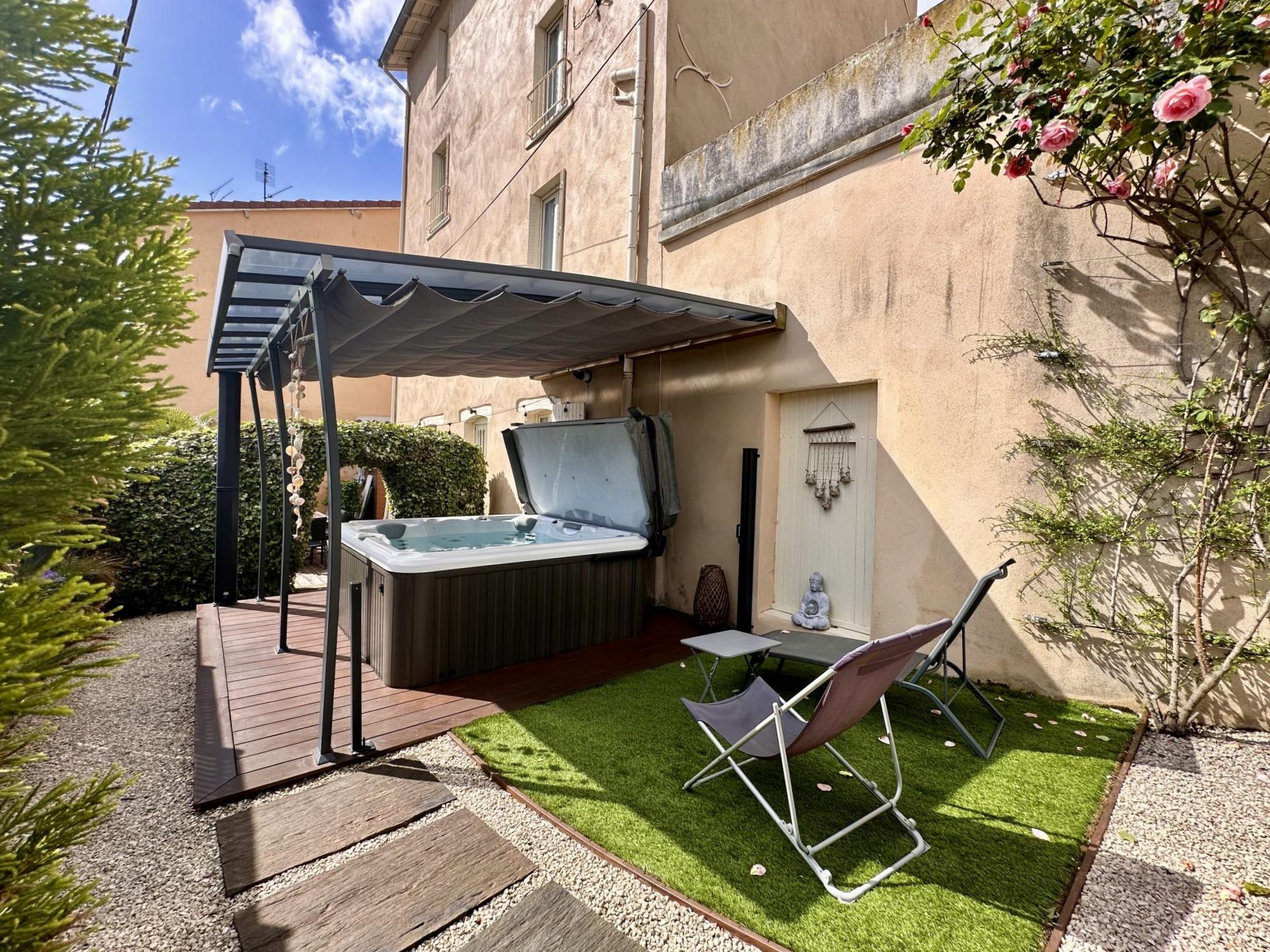 Charme, confort et extérieur avec spa à 2 min du centre-ville !