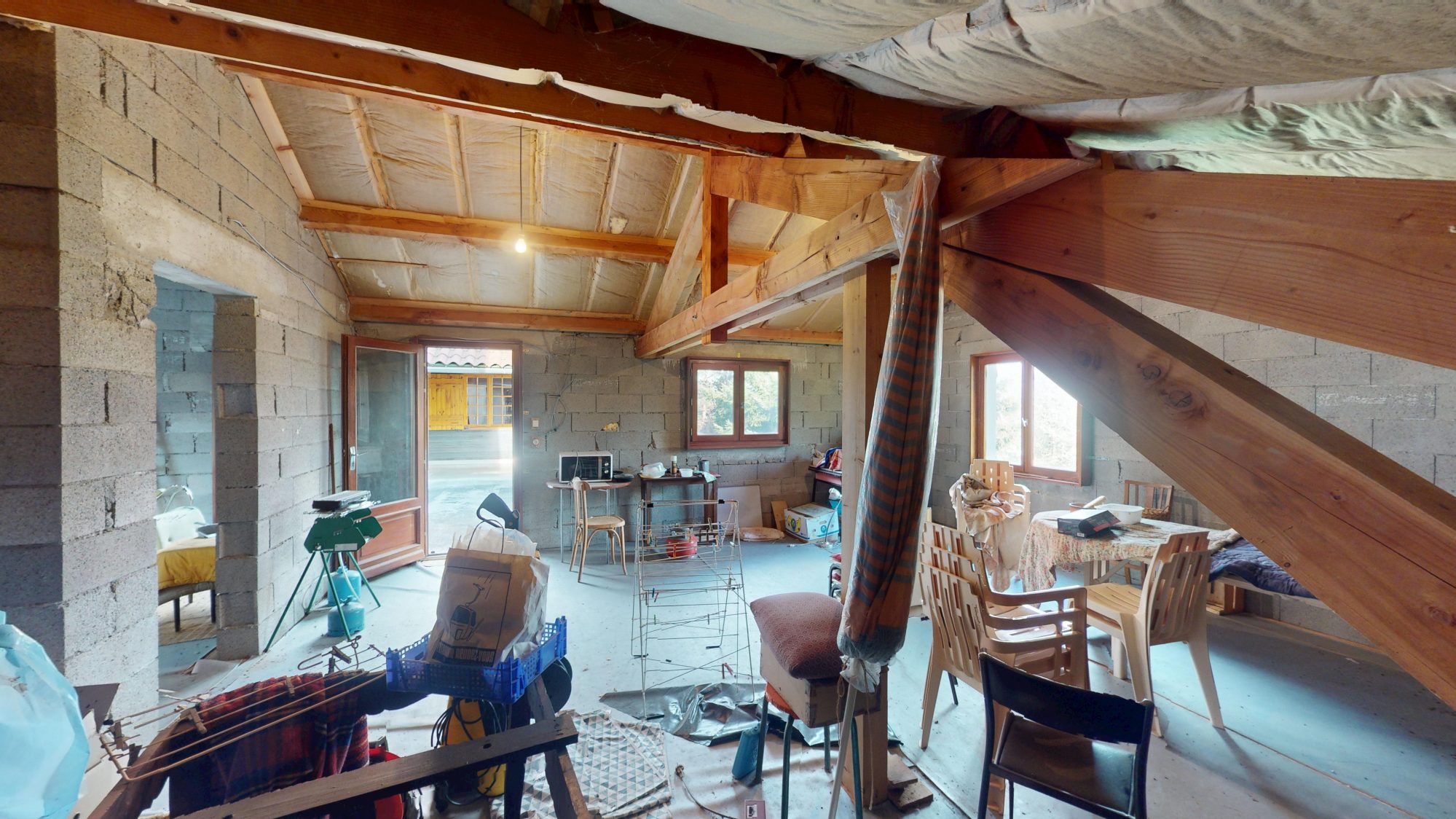 CHALET ET DEPENDANCES Saint-Pal-de-Chalencon 43500