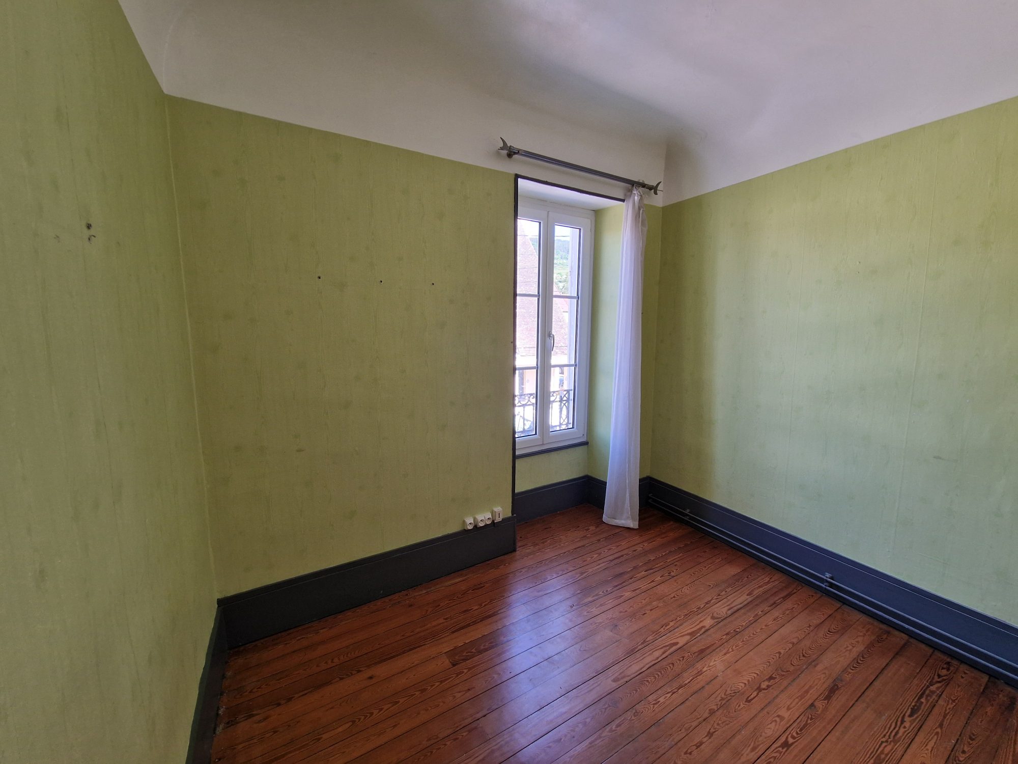 SANTENAY : Maison 4 pièces avec cour Santenay 21590