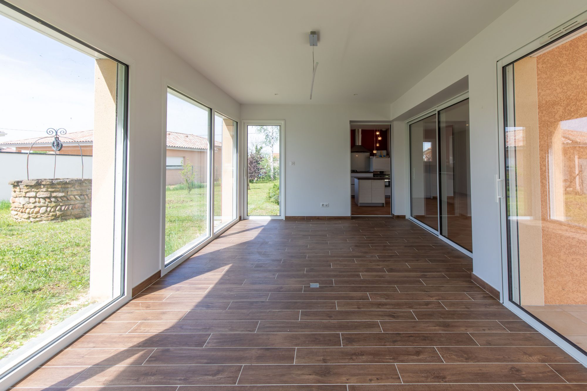 Villa de plain-pied de 140m² - 3 chambres - sous-sol - dépendances - jardin clos