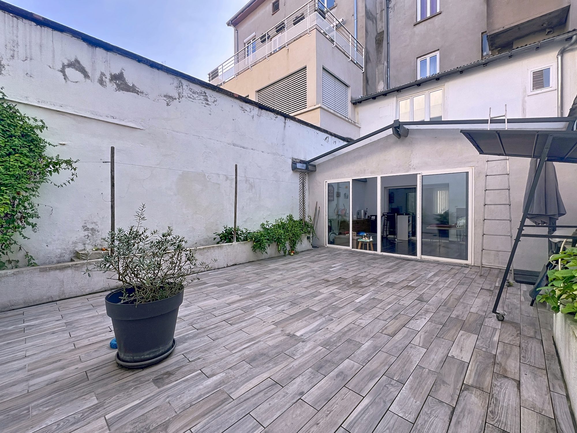 Immeuble de rapport à TARARE dont 2 appartements déjà loués Tarare 69170