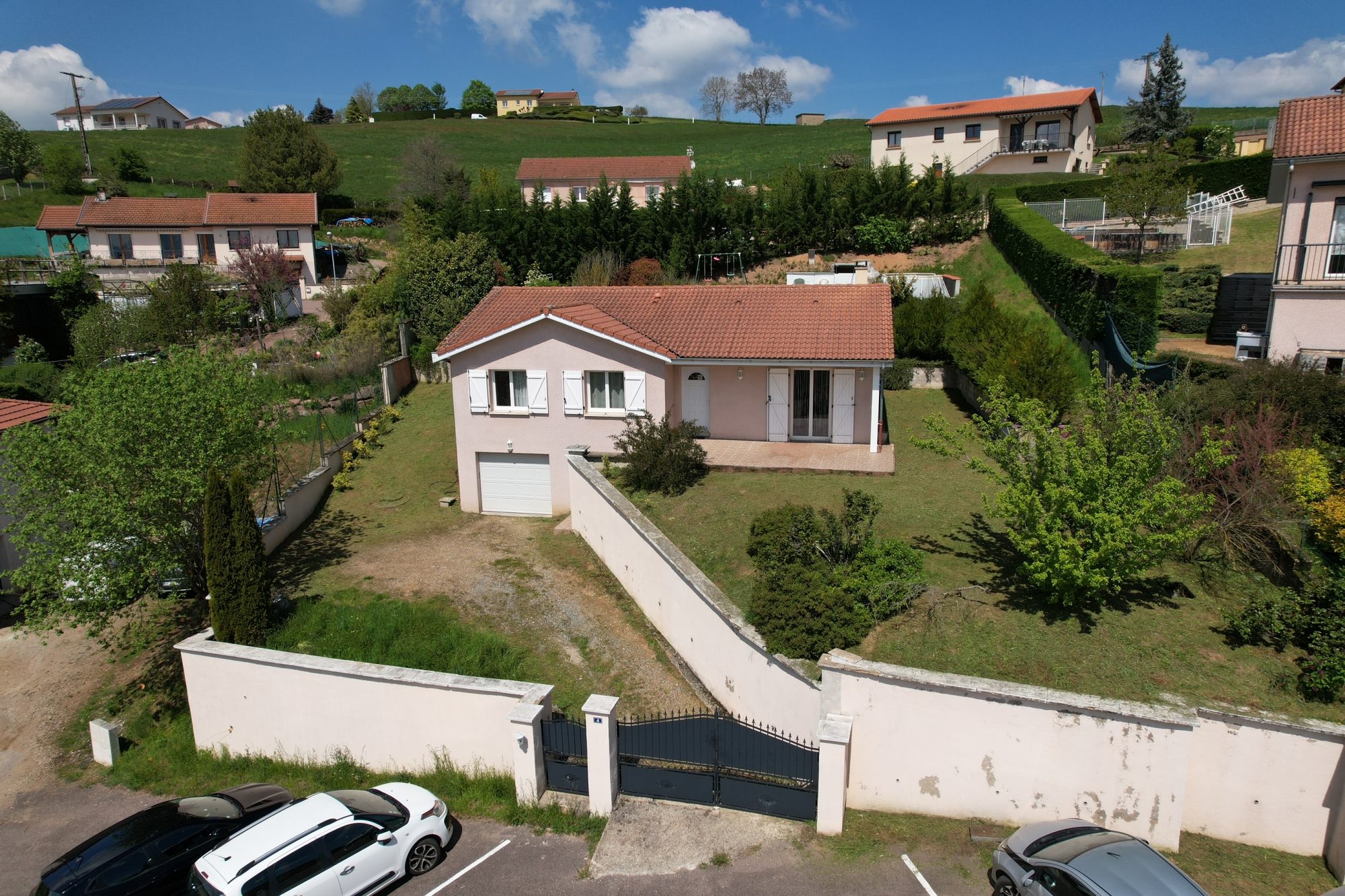 Maison 4  chambres moins de 5 min d'Amplepuis et 500 m2 attenant constructible Amplepuis 69550