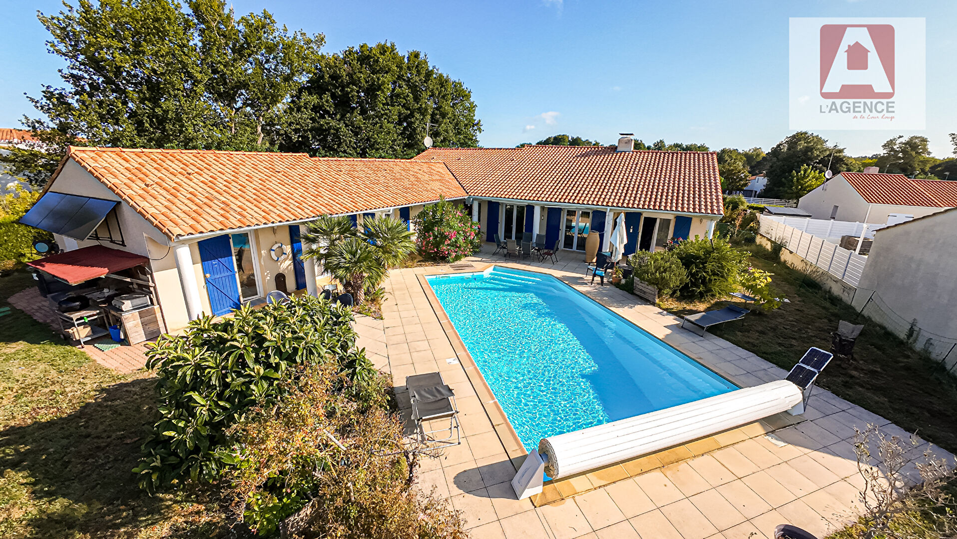 Maison Challans 7 pièce(s), 4 chambres dont une suite parentale, bureau, piscine, Garage CHALLANS 85300