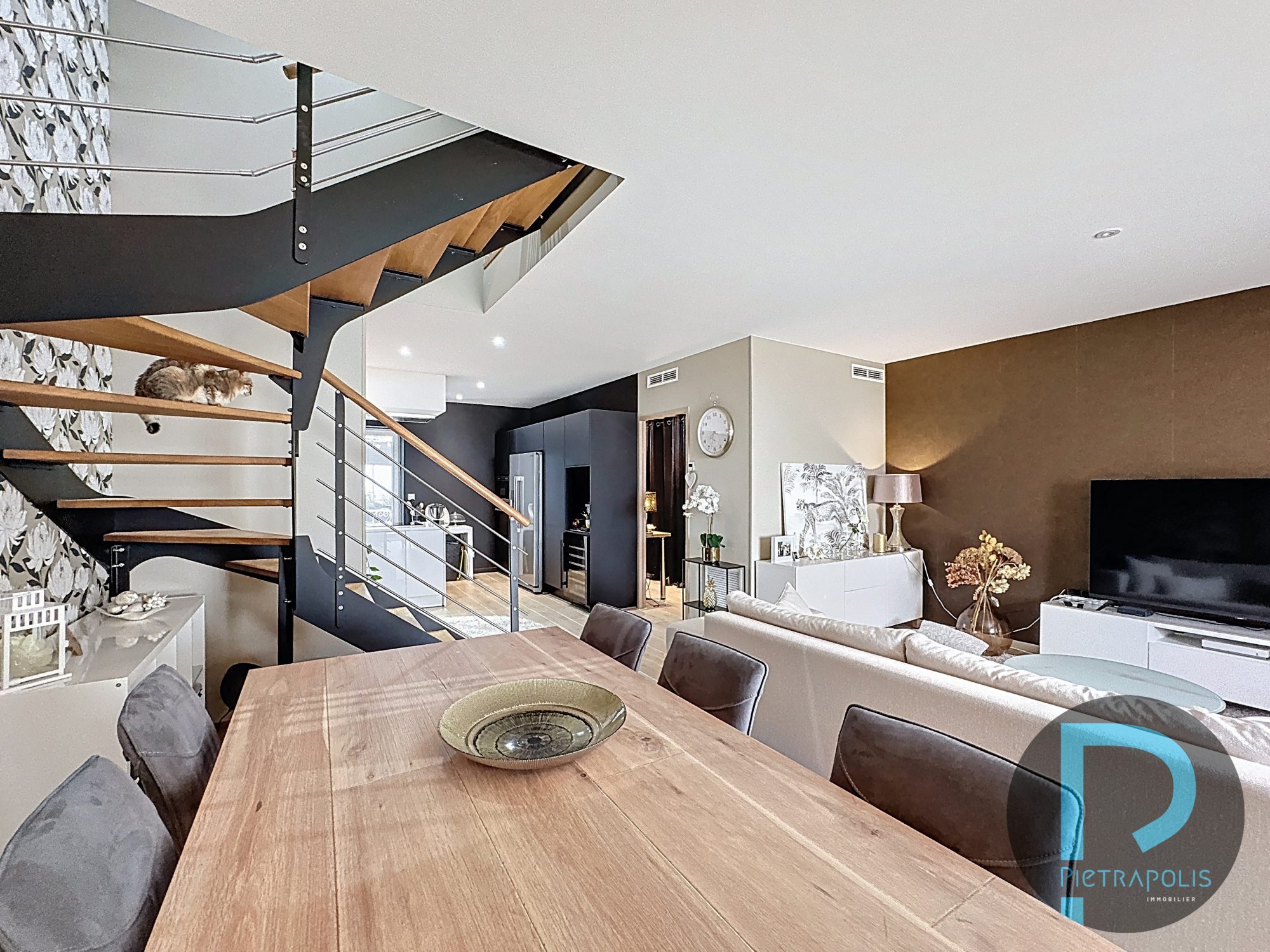 Appartement en duplex - 3 chambres avec mezzanine dont suite parentale - 2 terrasses - 2 places de parkings Belleville-en-Beaujolais 69220