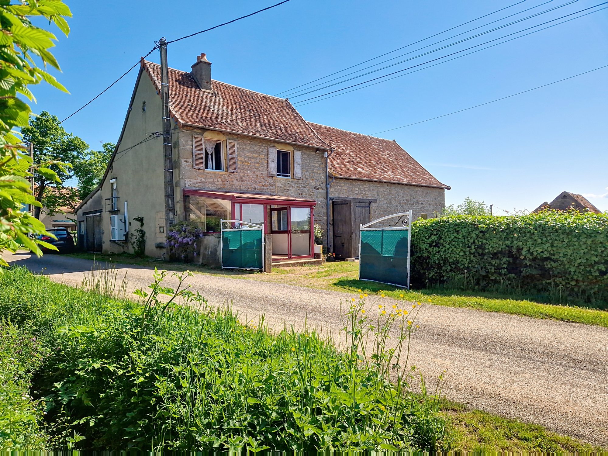 Ferme authentique avec vue panoramique, au cœur d’un hameau paisible – Oyé (71800)