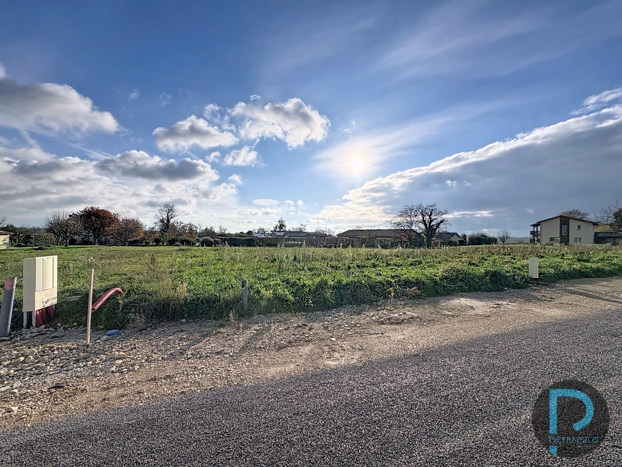 CHAVEYRIAT - TERRAIN A BATIR 718 M²