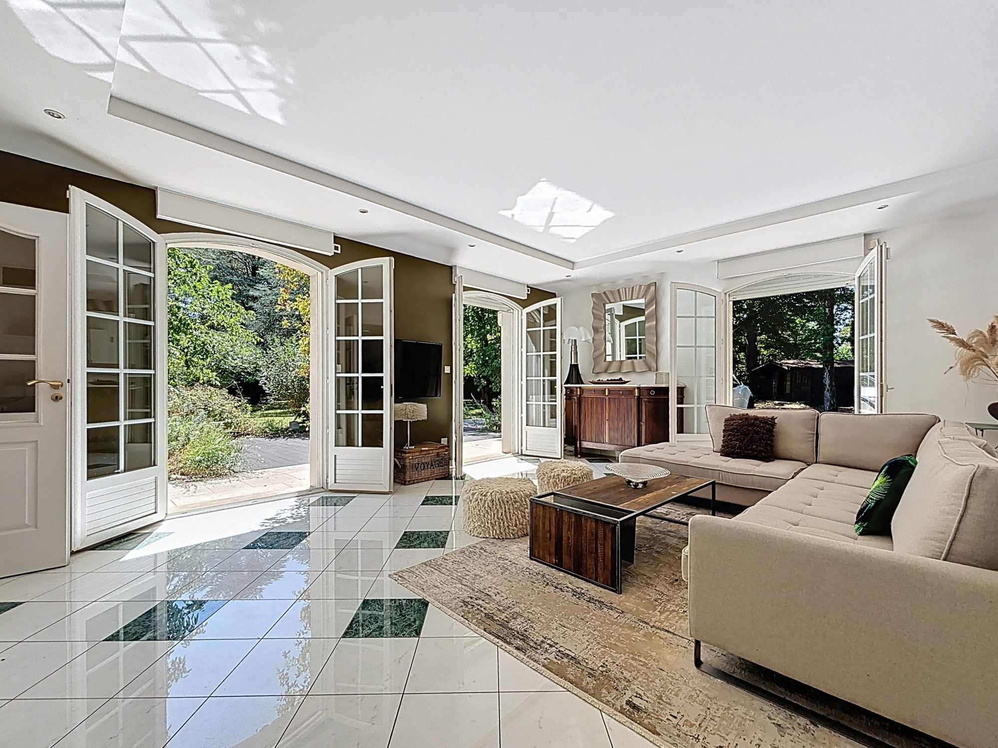 Villa de 245 m², parc de 5000 m² avec piscine Saint-Genis-Laval 69230