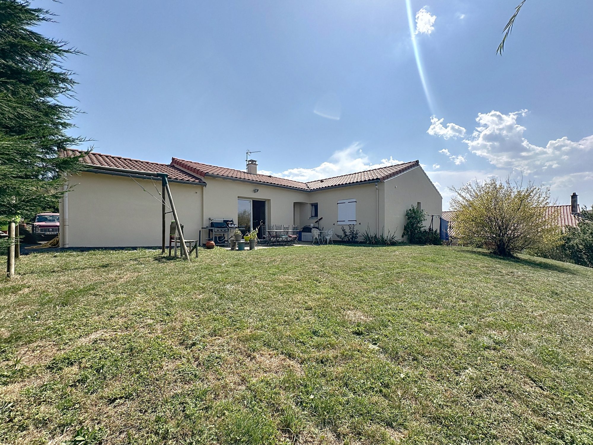 Maison de 2010 – 146 m², jardin de 1992m2, 4 chambres, garage