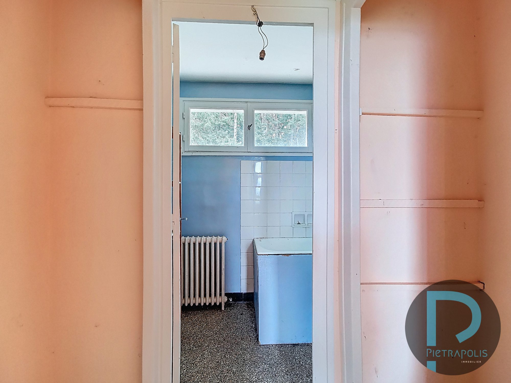 PROPRIETE avec  8 logements à rénover Bergesserin 71250