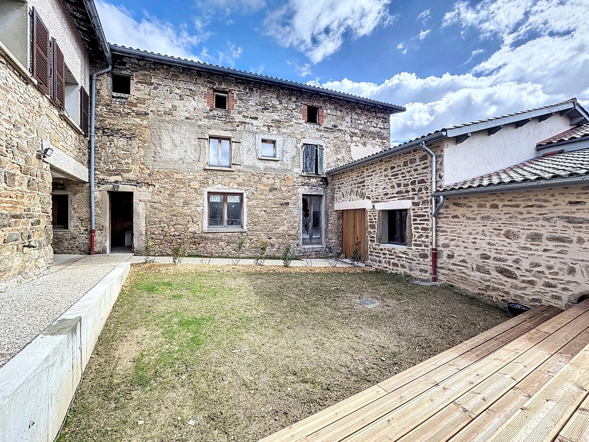 Maison centre village à rénover