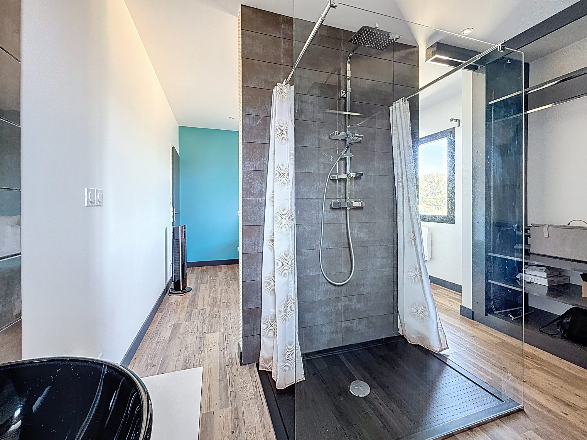 Maison moderne clé en mains de 2013 de type T5, 2500 m² de terrain,  belle pièce de vie, cuisine meublée équipée,  4 chambres, piscine 8x4 chauffée Vindry-sur-Turdine 69490