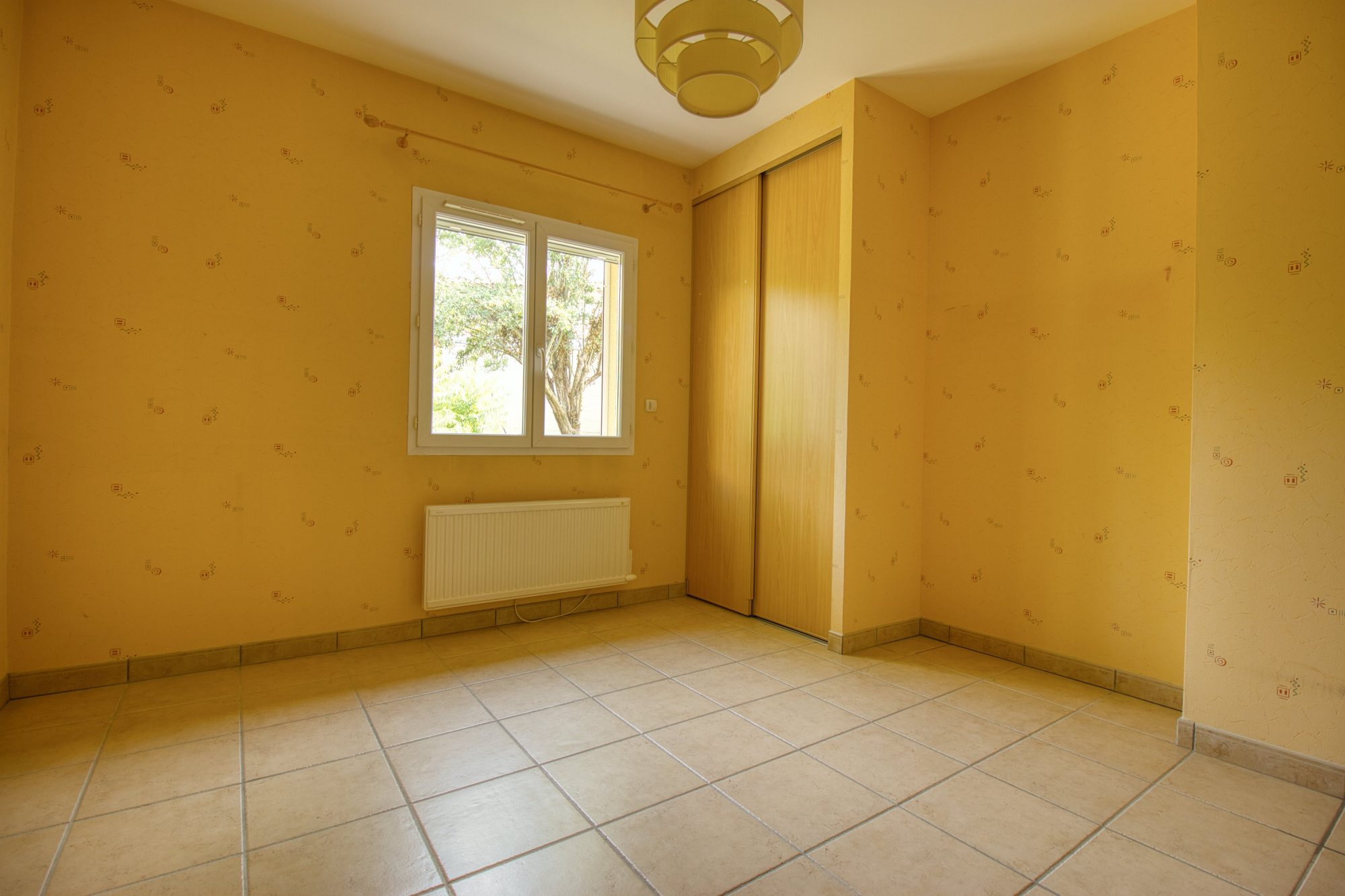 Maison familiale avec jardin arboré et jacuzzi – 175 m² habitables Lurcy 01090