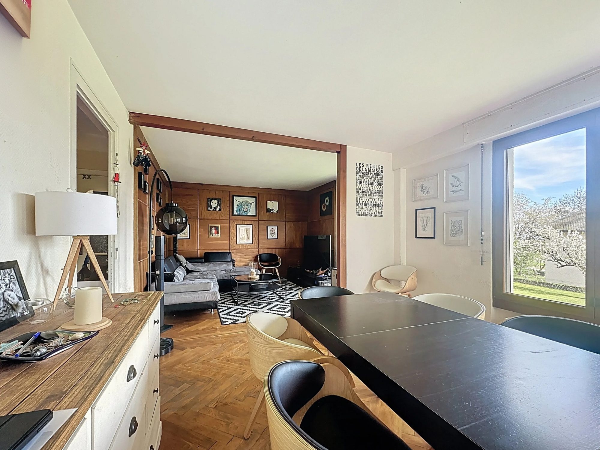 Maison sur terrain constructible, située à Divonne Divonne-les-Bains 01220