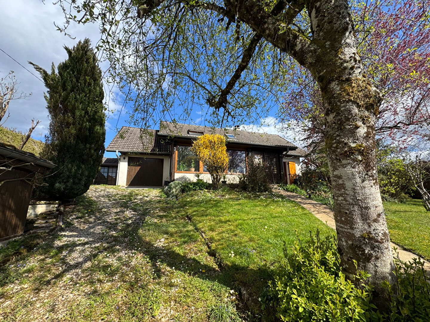 Maison 1er plateau / 7 pièces / 95 m² (130m² au sol) / 3 chambres  + 1 bureau