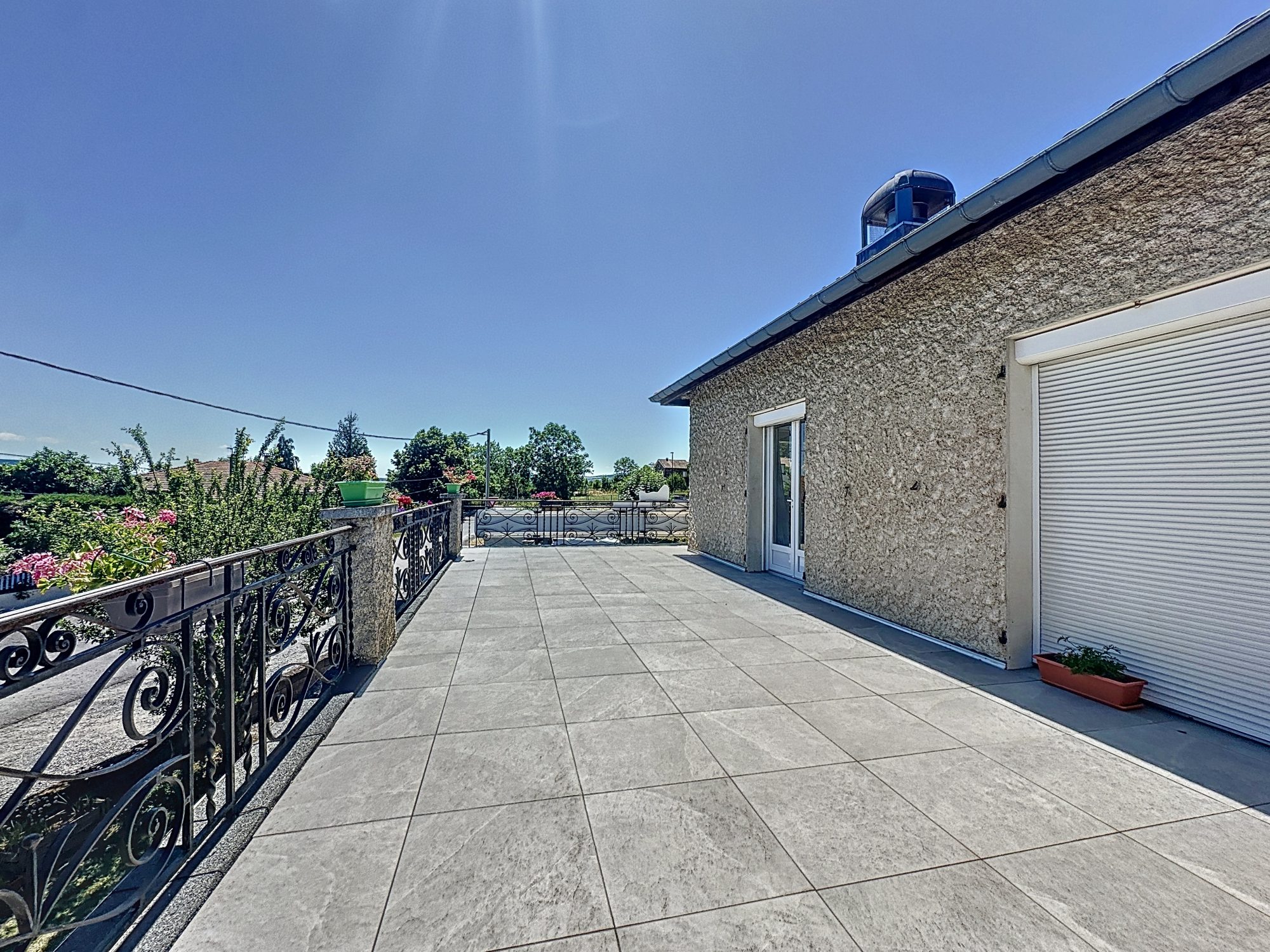 MURS ET FONDS DE COMMERCE BAR / TABAC / LOTO / FDJ / RESTAURANT AVEC LOGEMENT – SECTEUR LE PUY-EN-VELAY Le Puy-en-Velay 43000