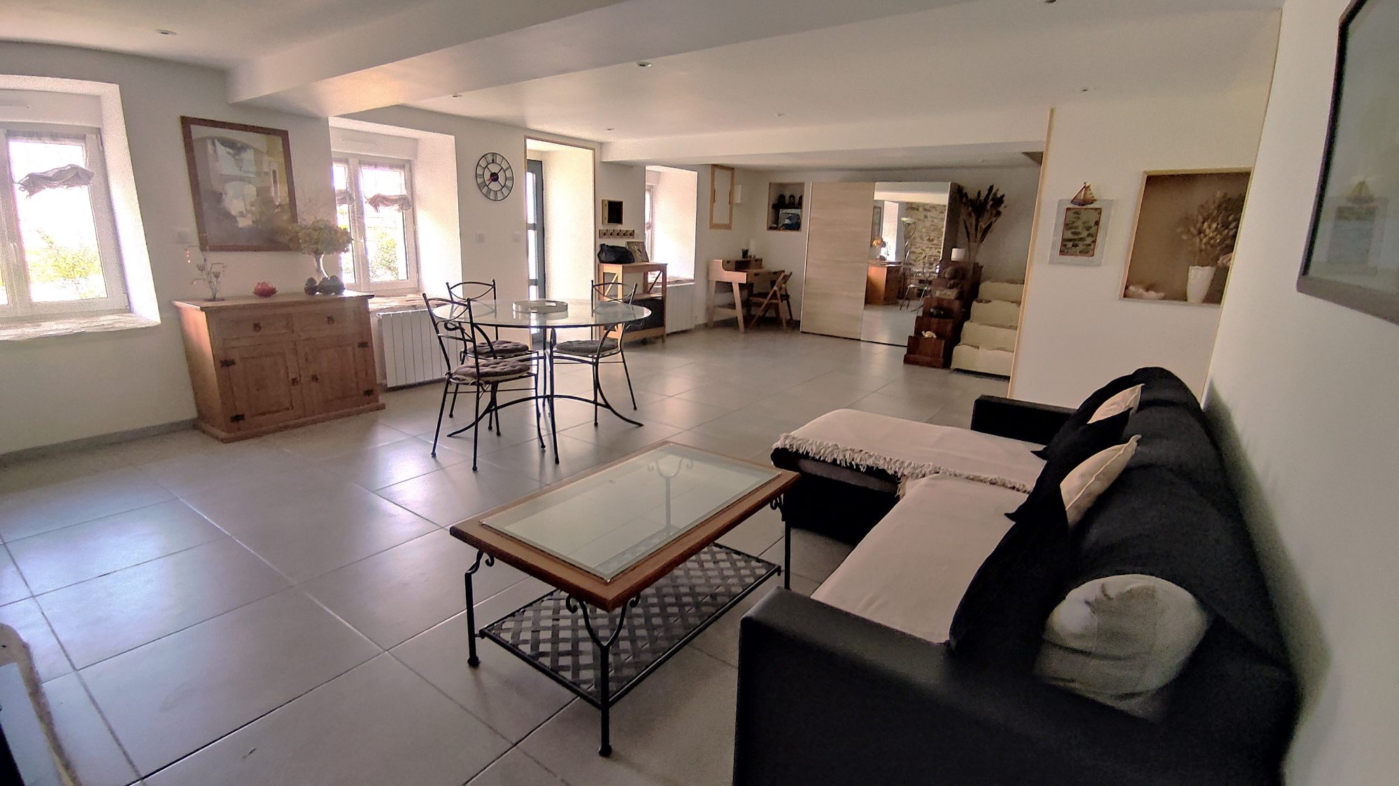 MAISON EN PIERRE RENOVEE 4 CHAMBRES GARAGE BEAU TERRAIN