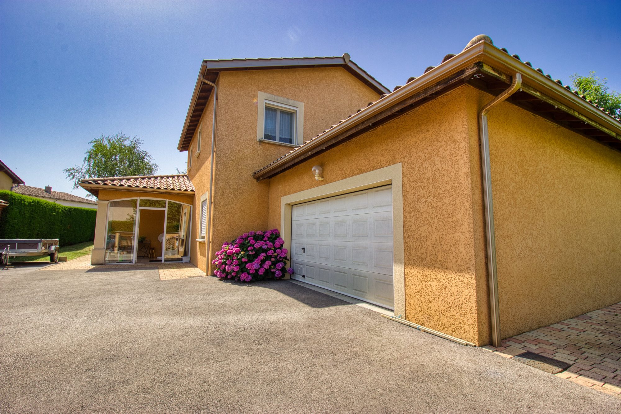 Maison familiale avec jardin arboré et jacuzzi – 175 m² habitables
