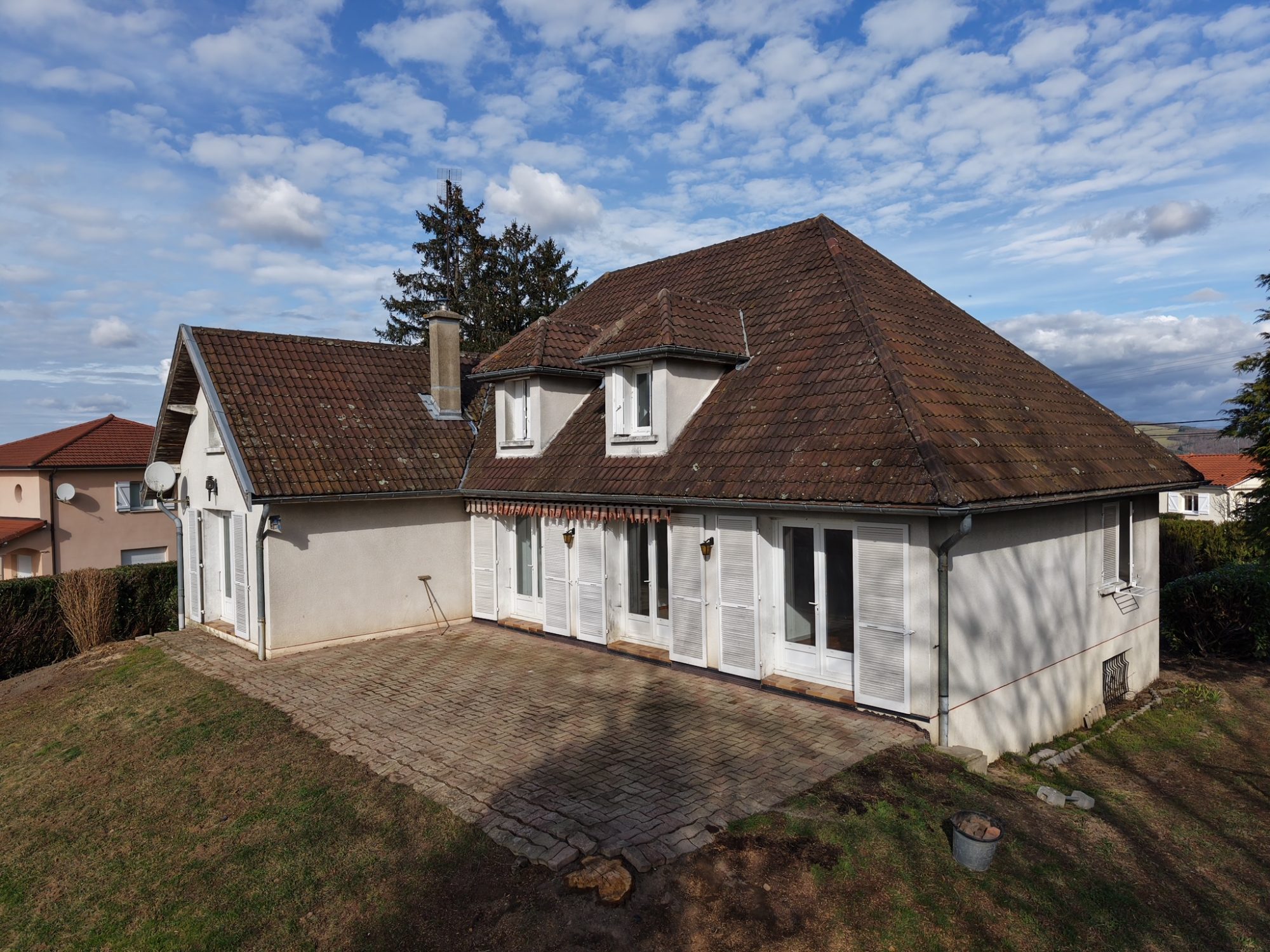 Belle maison individuelle à révoner Lay 42470