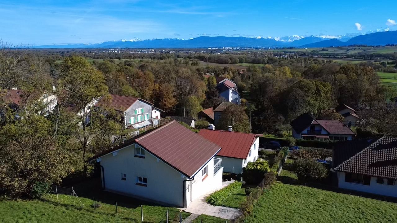 Ensemble immobilier de 2 maisons individuelles Thoiry 01710