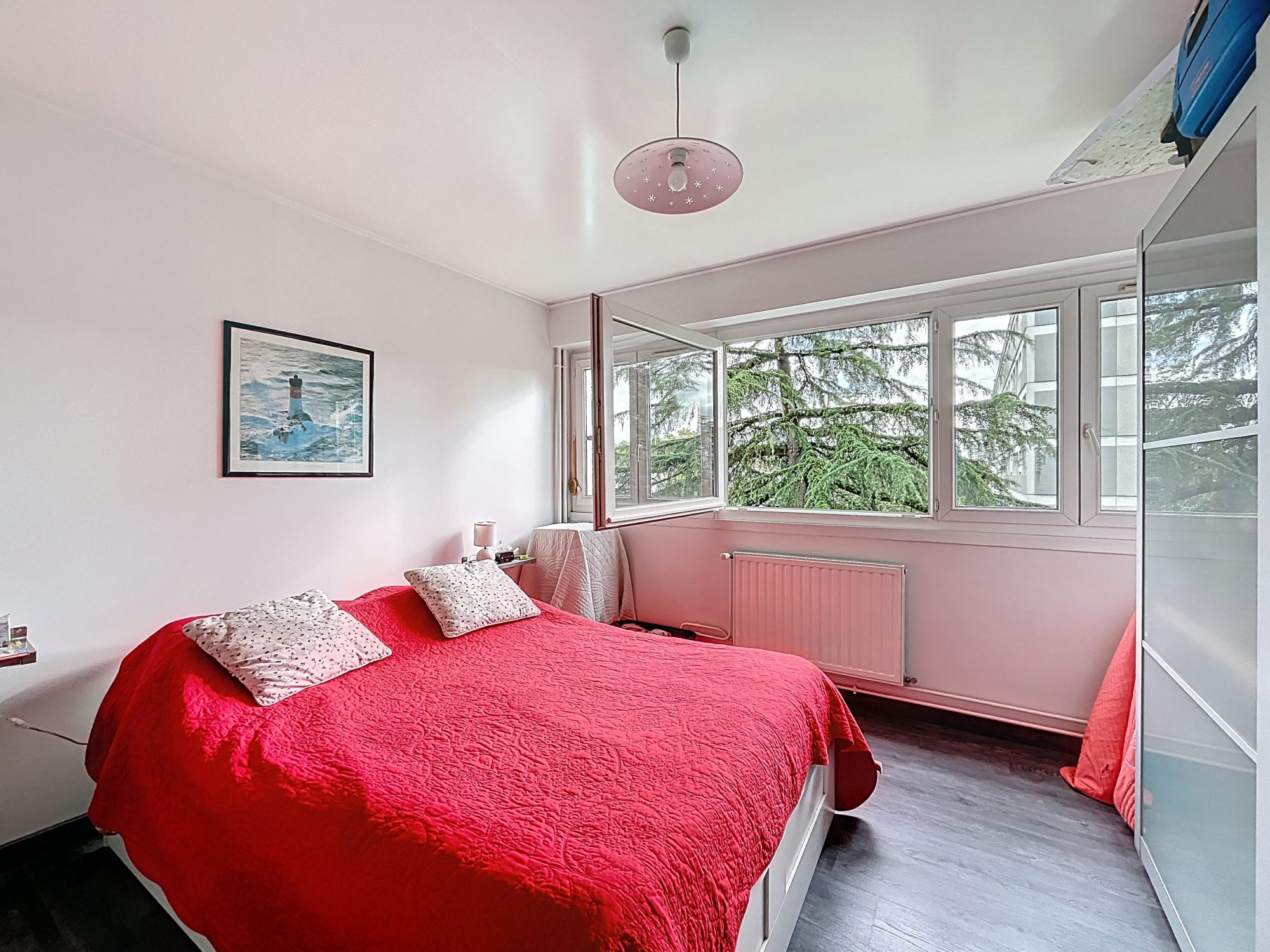 Très bel appartement lumineux au calme avec 3 chambres, cave et place de stationnement Décines-Charpieu 69150