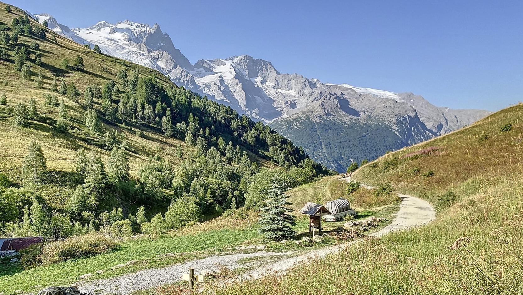 Maison de Montagne face à la Meije La Grave 05320