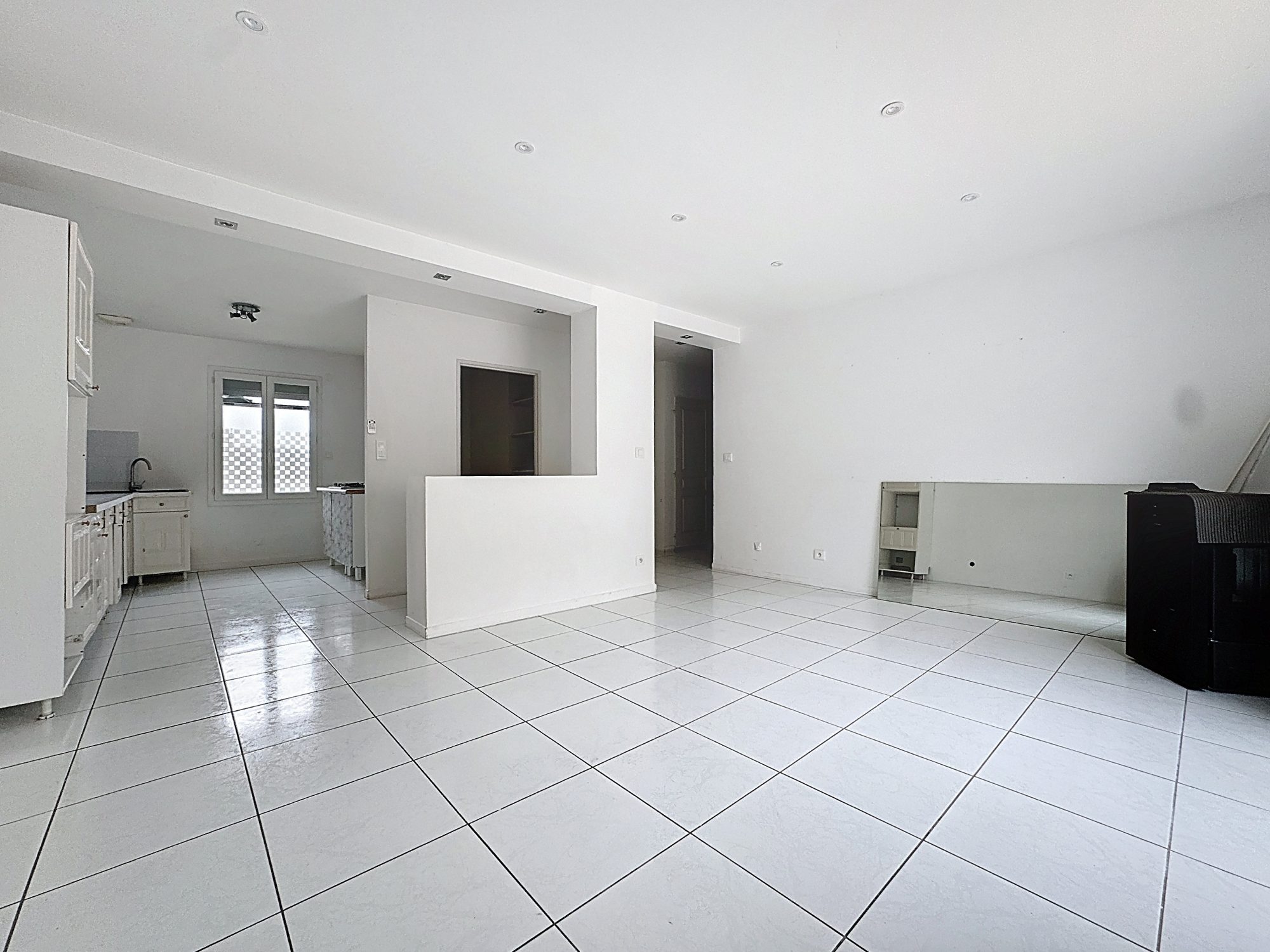En Exclusivité, 12Bis Rue Etienne Perrot à Pont Evêque, Maison de village de 148m2 avec 5 chambres et une très belle terrasse de 55m2
