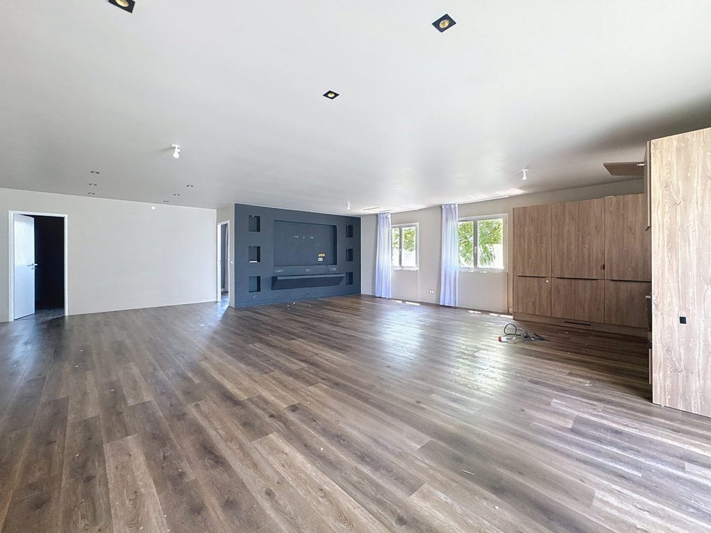 Bâtiment Commercial ou de Bureaux à Craponne de 430m2 Craponne 69290