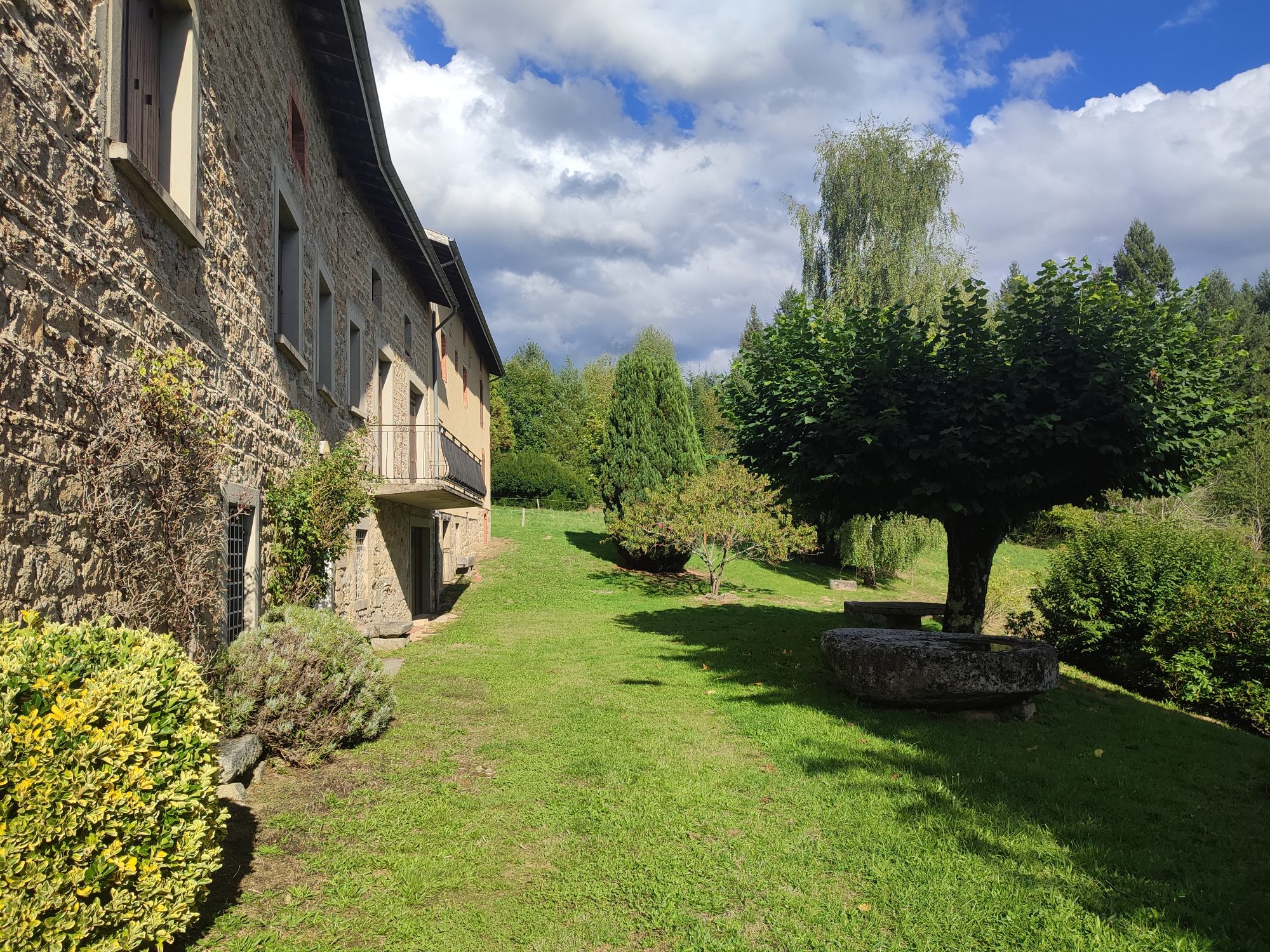 Ferme en pierres Olliergues 63880