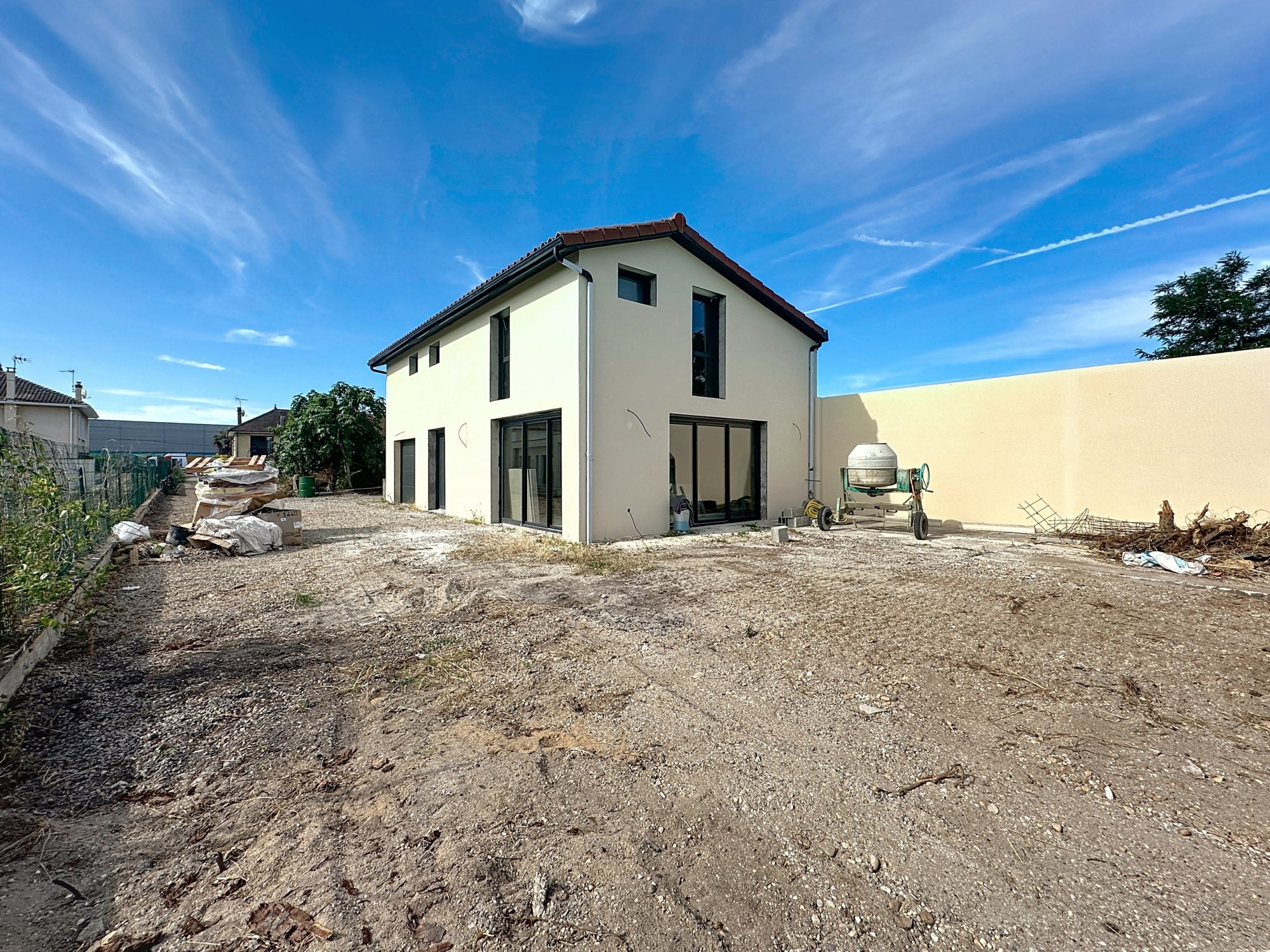 Villa neuve de standing - Décines-Charpieu (secteur résidentiel recherché)