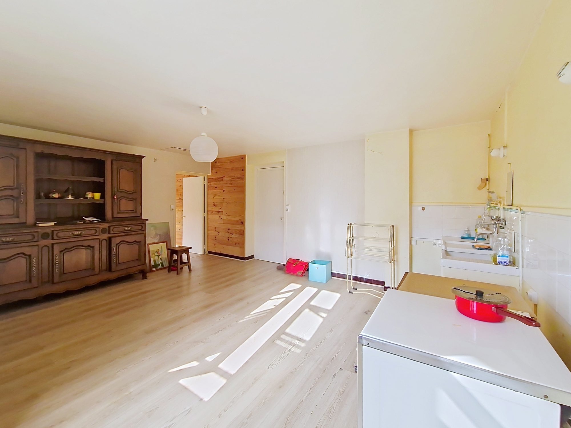 2 MAISONS environ 75m² ET 57m² + combles, caves, garage Vindry-sur-Turdine 69490