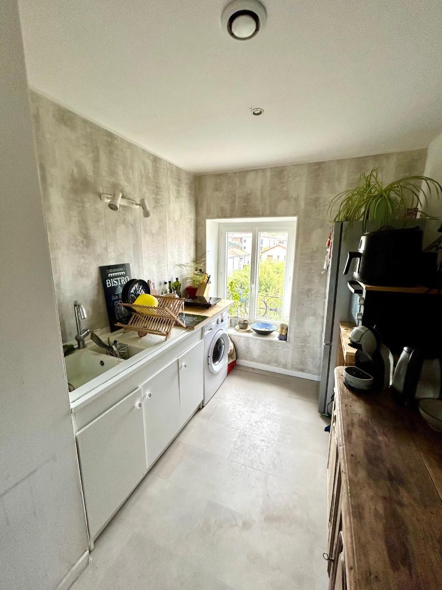 Appartement - 3 pièces - 43 m² - CONDRIEU (69420)