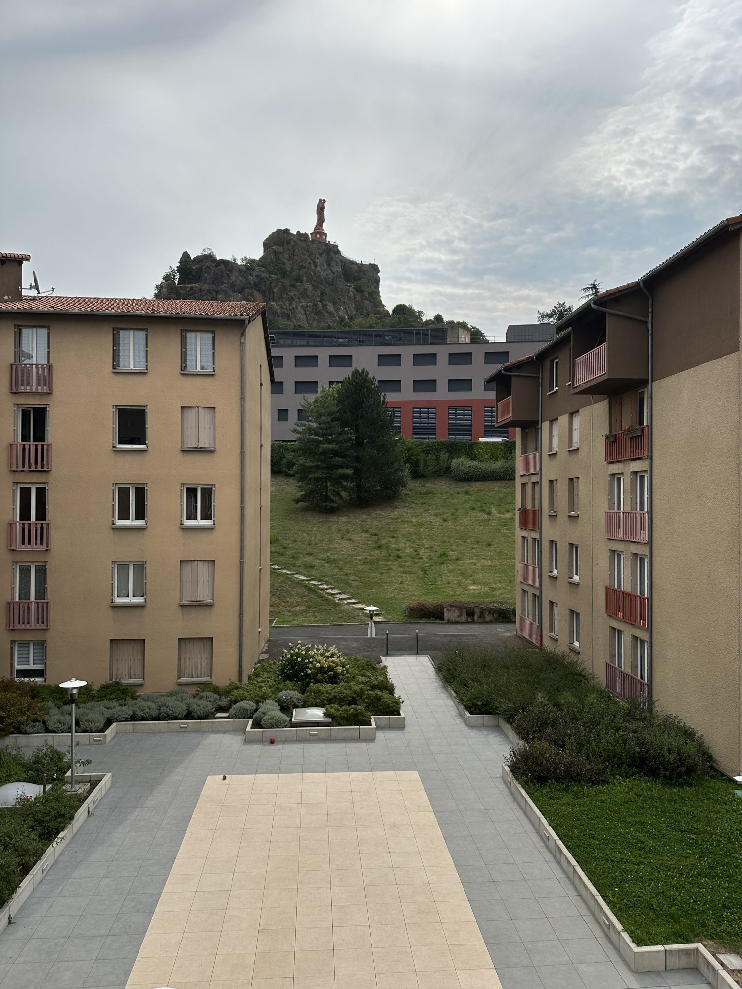 Appartement T5 avec Garage et Place de stationnement Le Puy-en-Velay 43000