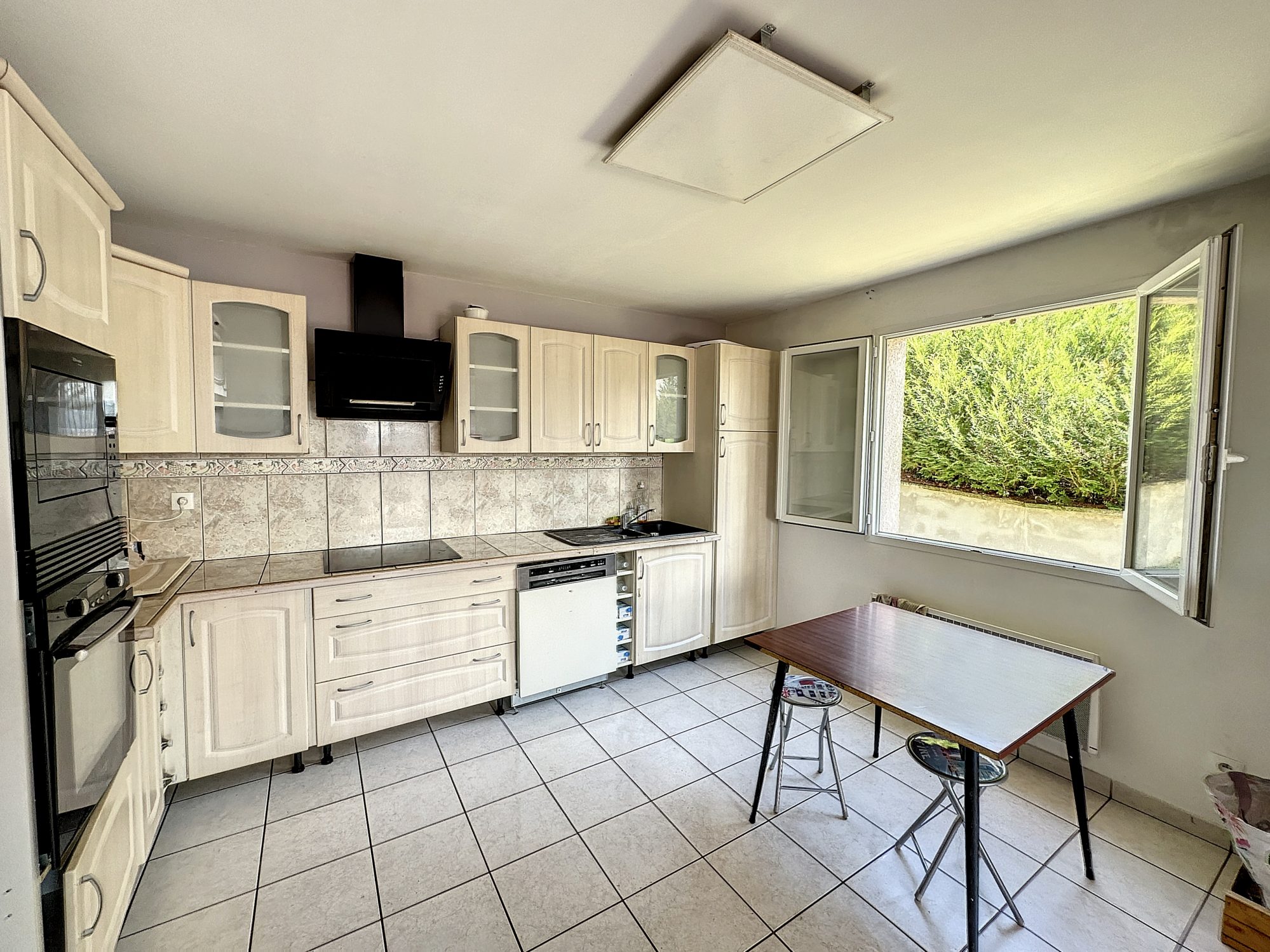 Maison 4  chambres moins de 5 min d'Amplepuis et 500 m2 attenant constructible Amplepuis 69550