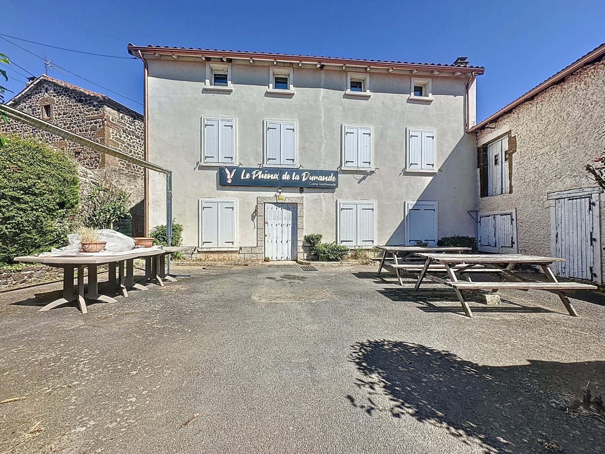 ANCIEN BAR / RESTAURANT AVEC LOGEMENT DE FONCTION ET DÉPENDANCE – BEYSSAC (20 MIN DU PUY-EN-VELAY) Beyssac,  Saint-Jean-de-Nay 43320