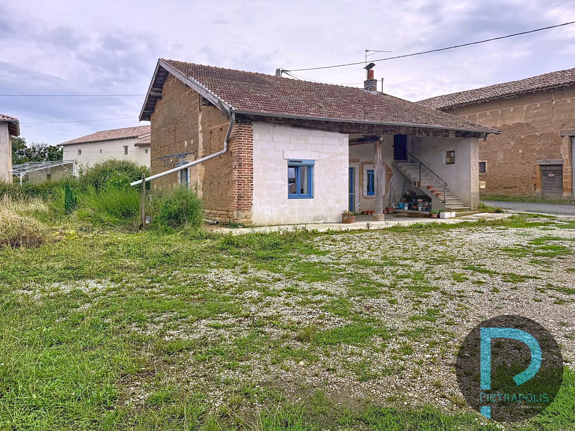 Maison de 60m² habitables - 2 chambres - com6bles aménageables - HANGAR - terrain 1100m²