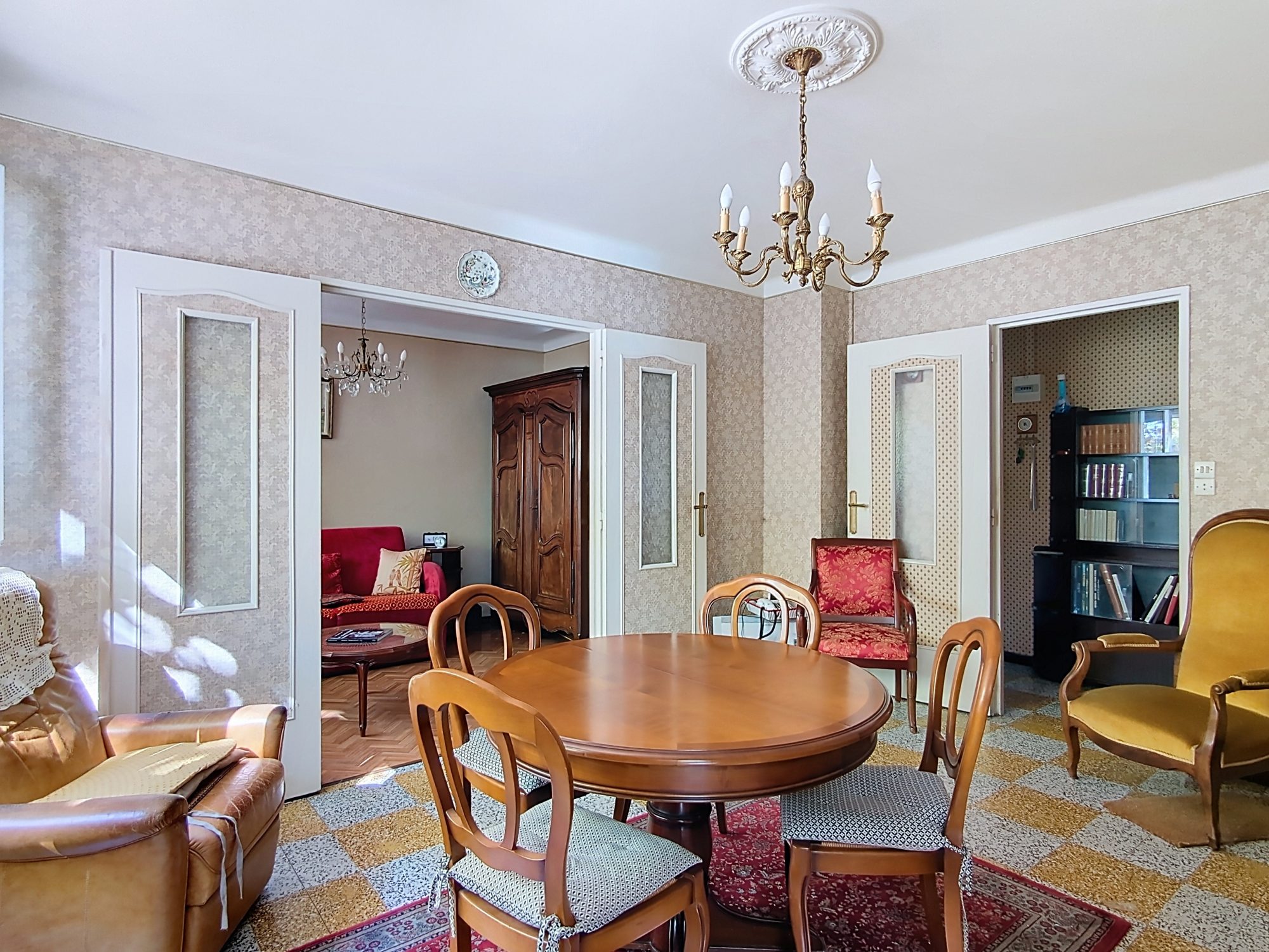 Sète :Avenue Victor Hugo  Appartement  T4 traversant, ,ascenseur, Sète 34200