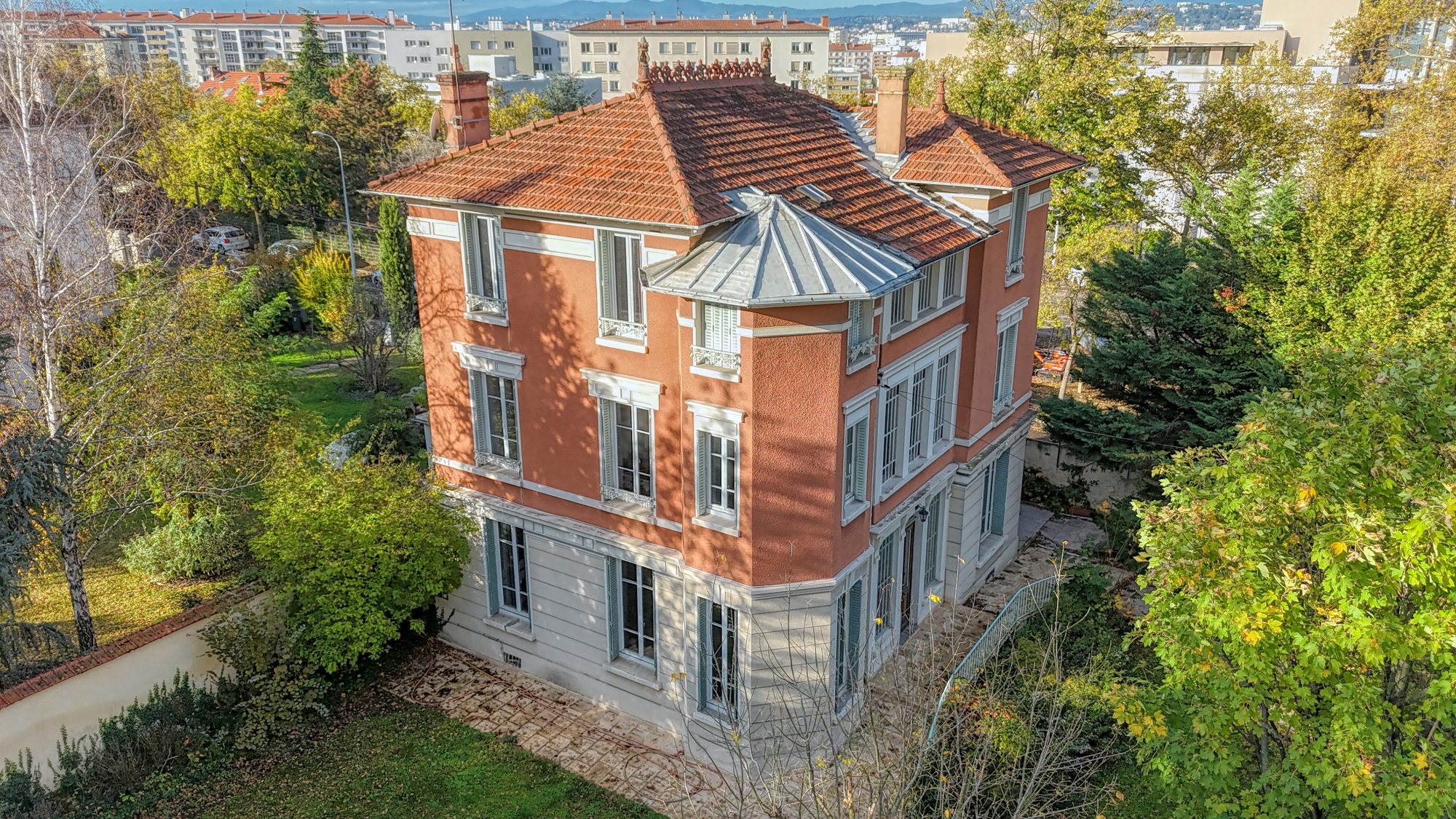 Maison bourgeoise de 250 m2 sur terrain de 910m2 - Grange Blanche-Monplaisir