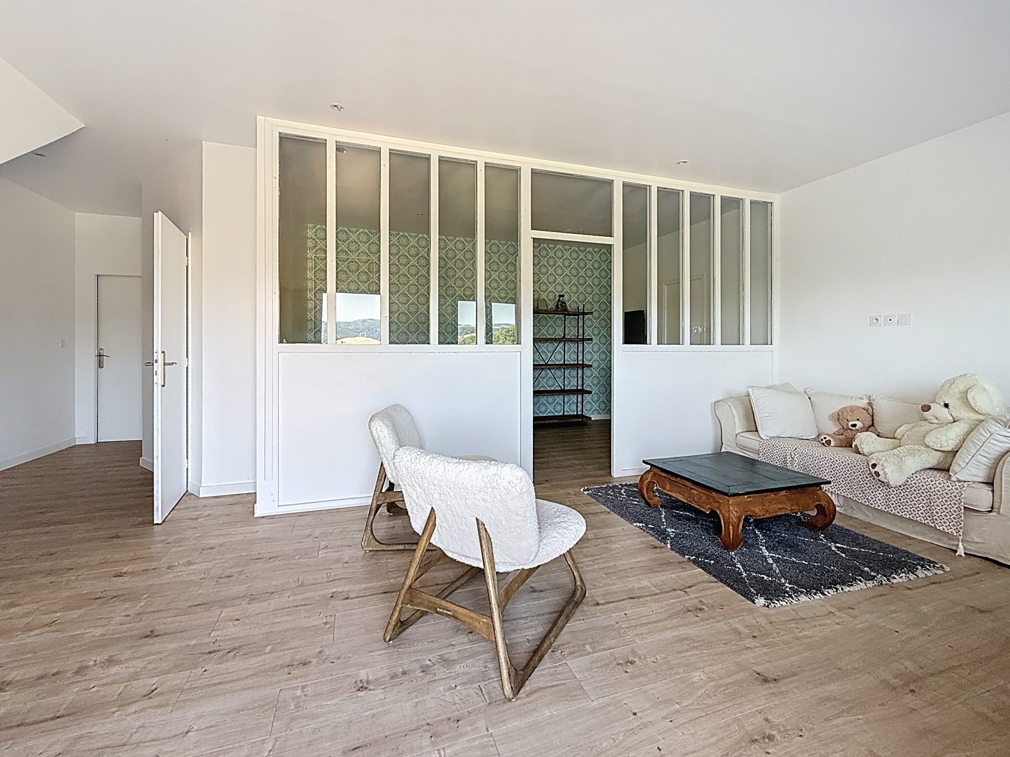 Maison moderne clé en mains de 2013 de type T5, 2500 m² de terrain,  belle pièce de vie, cuisine meublée équipée,  4 chambres, piscine 8x4 chauffée Vindry-sur-Turdine 69490