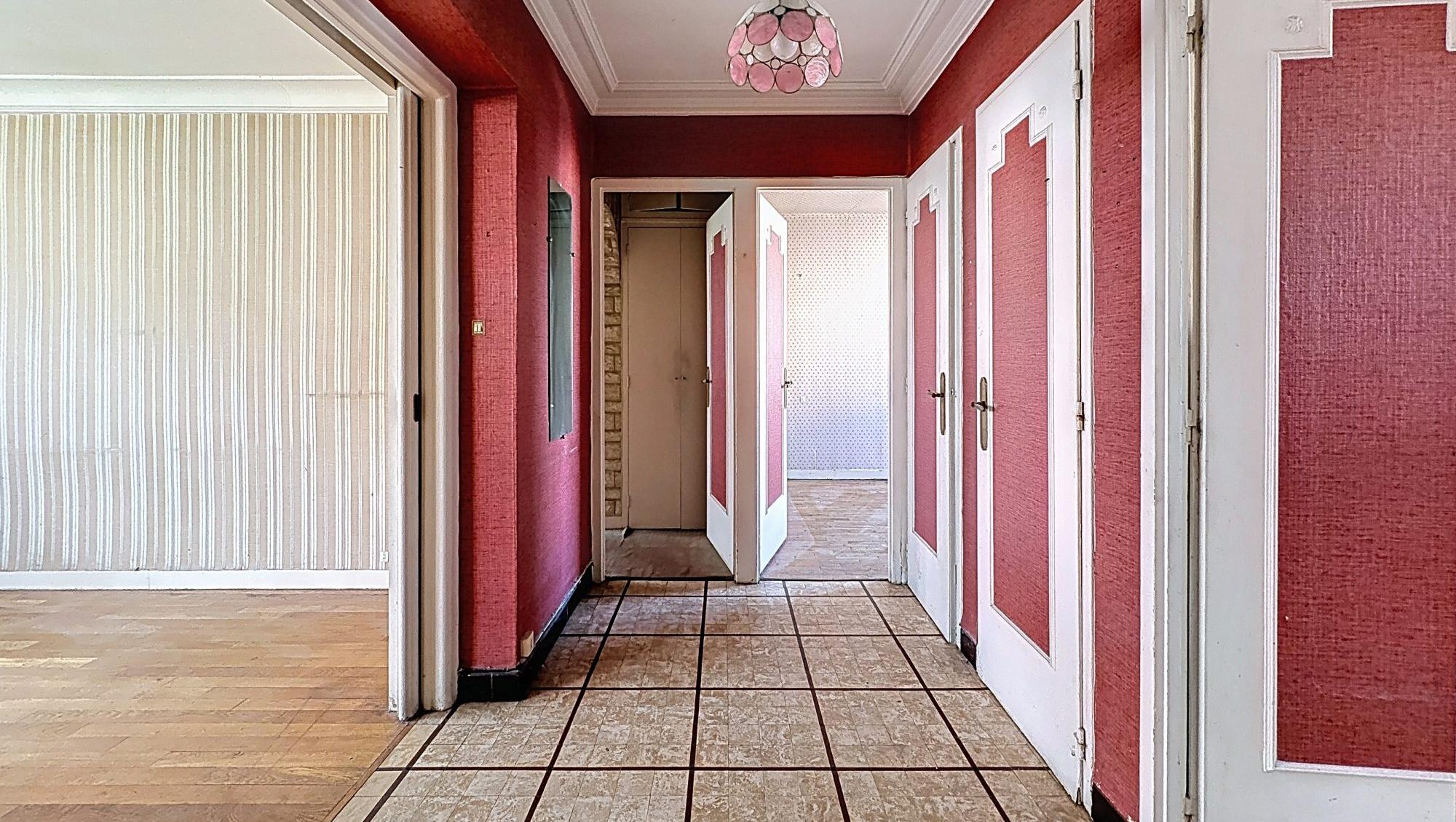 SOUS OFFRE - T3 possible T4 à rénover métro Garibaldi - ligne D Lyon 69003