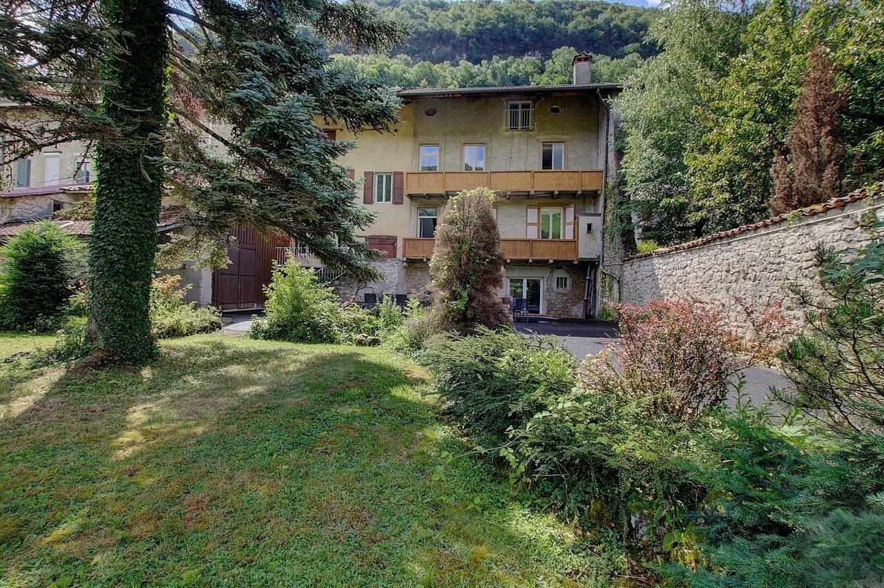 2 maisons attenantes - gîtes - 405 m² hab - terrain 997 m²