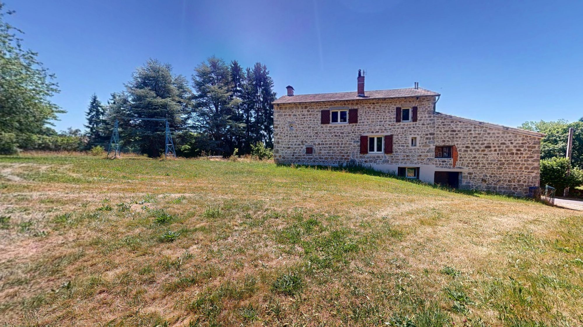 Ferme à rénover sur 1 hectares 5 de terrain constructible Usson-en-Forez 42550