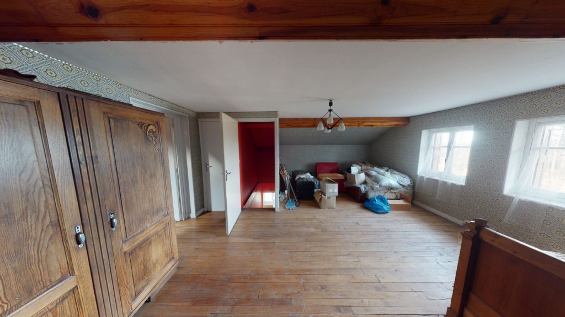 Maison à rénover avec dépendance et grand terrain Apinac 42550