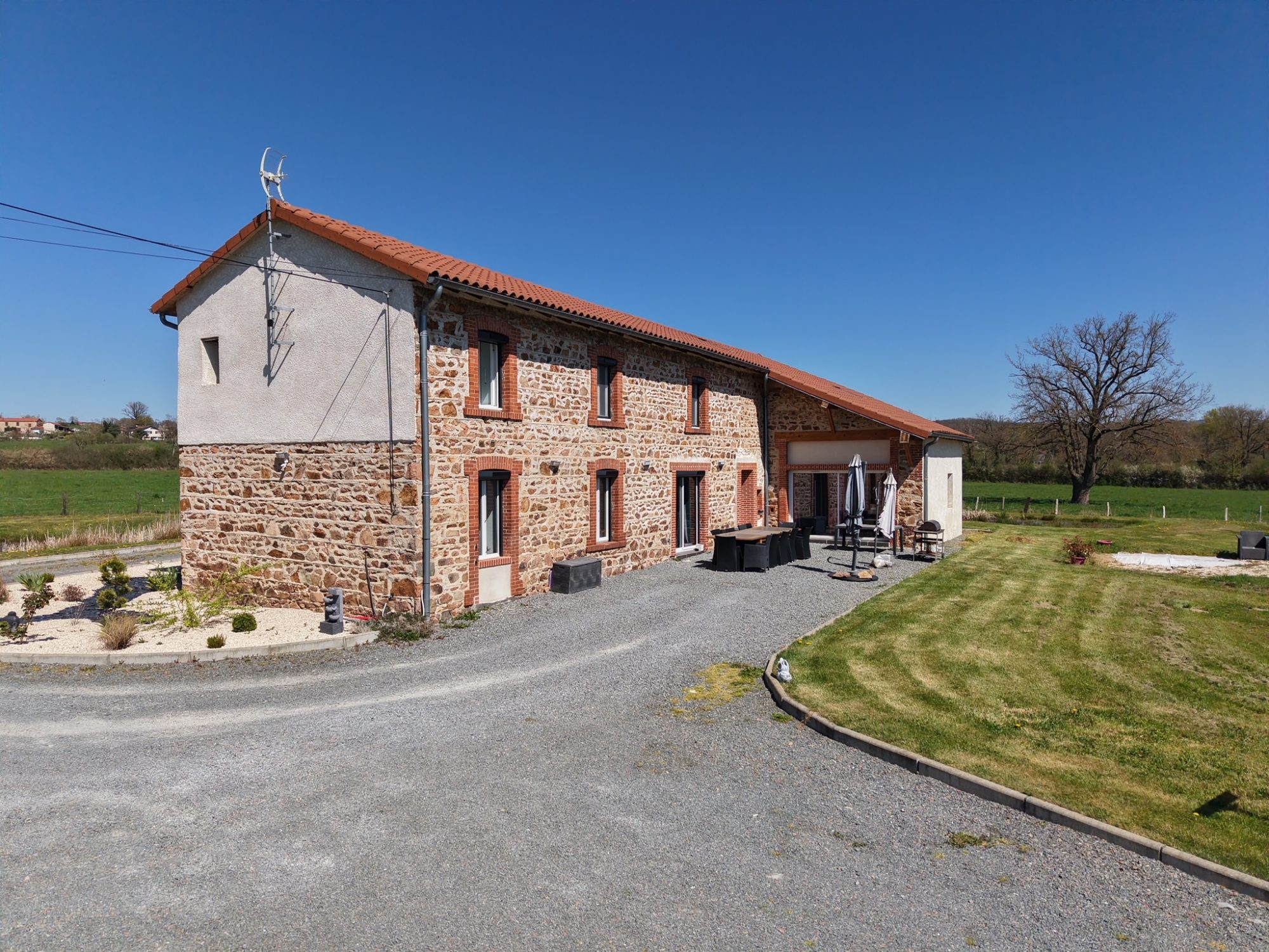 Belle maison en pierre 245 m²-6 chambres